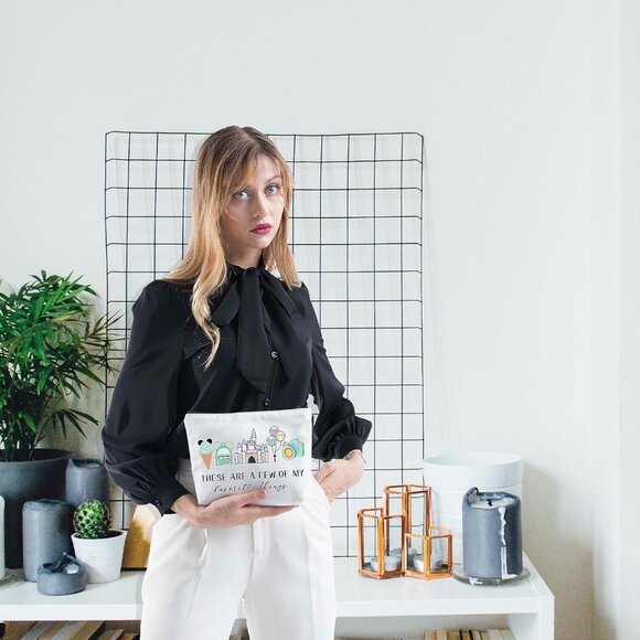 Vacation Trip Gift Fairytale Fans Cosmetic Bag Mouse Family Trip Snacks Makeup B - Picture 7 of 7